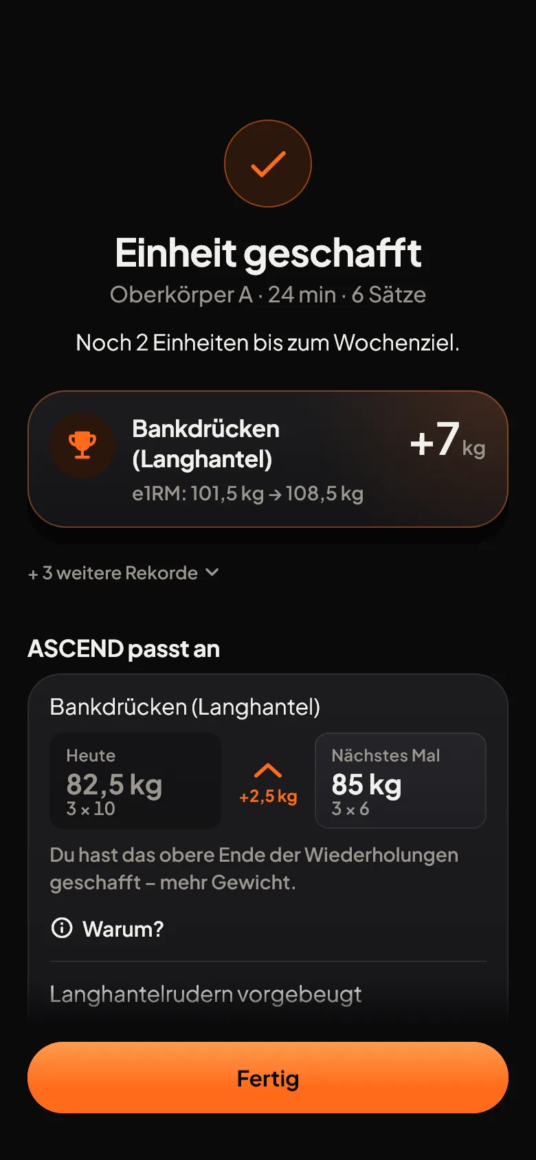 Einheit geschafft: neuer Rekord im Bankdrücken, plus 7 kg e1RM. Darunter „ASCEND passt an“: Heute 82,5 kg mit 10, 10, 10 Wiederholungen, Nächstes Mal 3 mal 6 mit 85 kg, plus 2,5 kg.